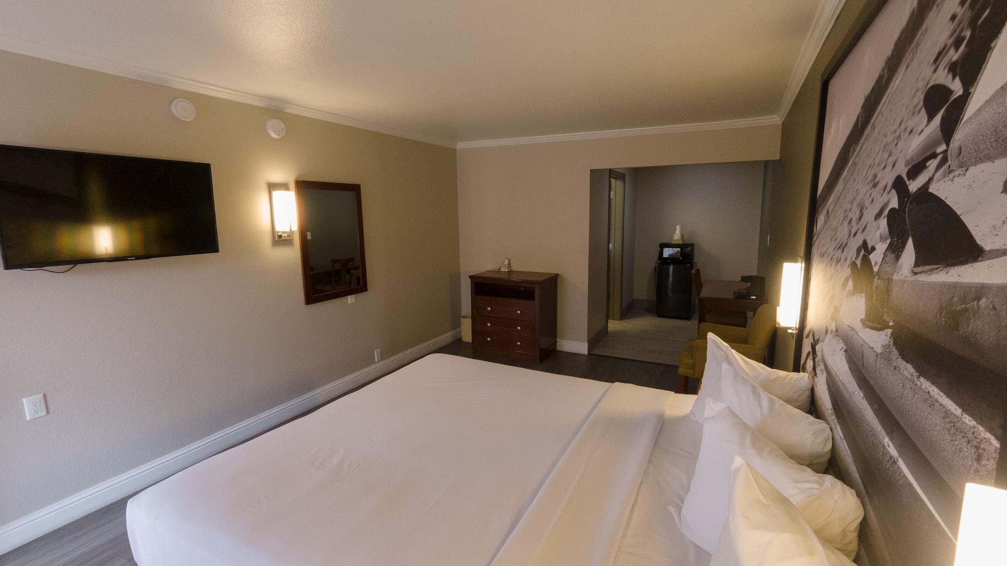 Super 8 By Wyndham Santa Cruz Beach Boardwalk Extérieur photo