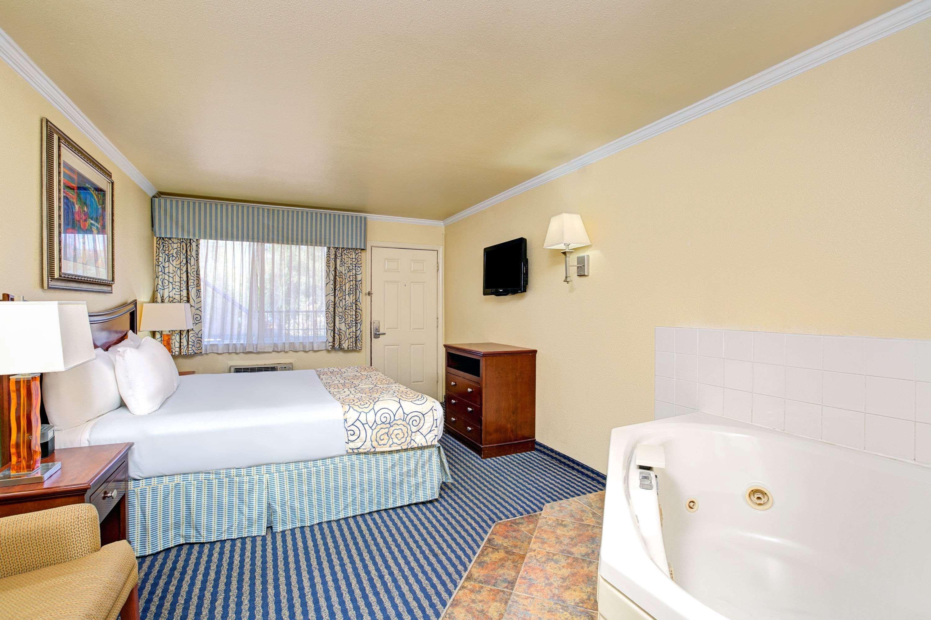 Super 8 By Wyndham Santa Cruz Beach Boardwalk Extérieur photo