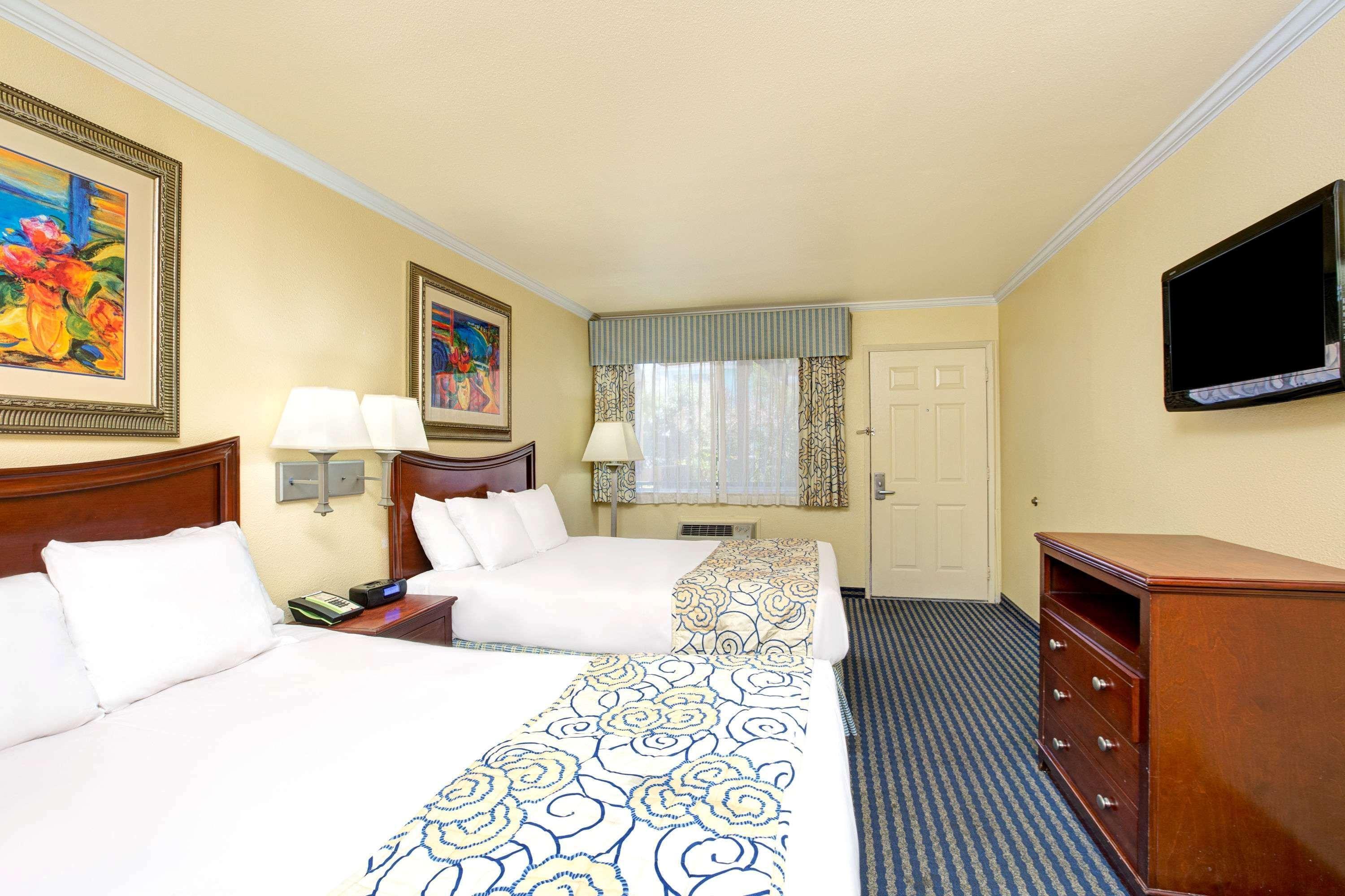 Super 8 By Wyndham Santa Cruz Beach Boardwalk Extérieur photo