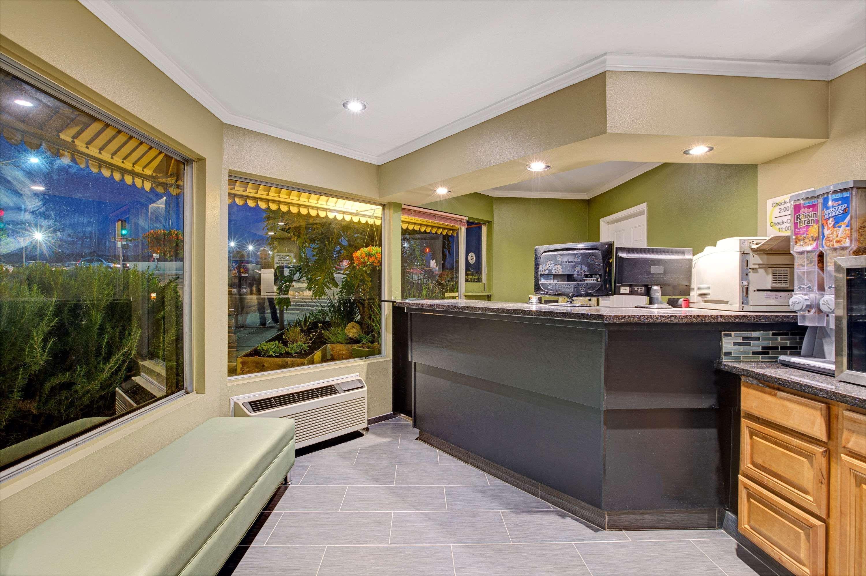 Super 8 By Wyndham Santa Cruz Beach Boardwalk Extérieur photo