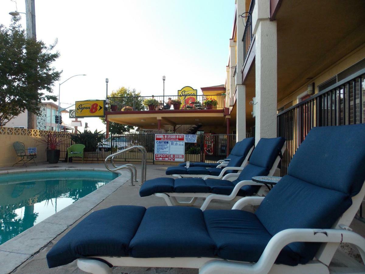Super 8 By Wyndham Santa Cruz Beach Boardwalk Extérieur photo